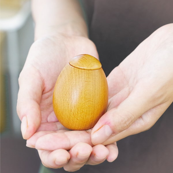 天然木のたまご型ミニ骨壷
